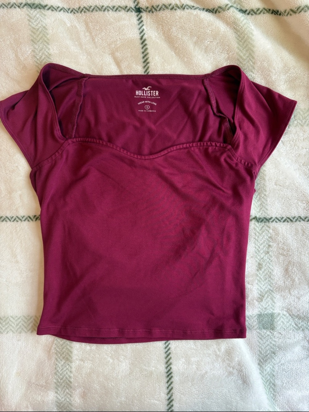 Hollister Women's Plum Scoop Neck Crop Tee